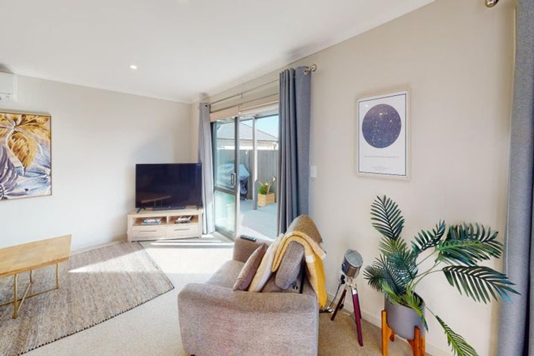 Photo of property in 34 Cyprus Place, Fitzherbert, Palmerston North, 4410