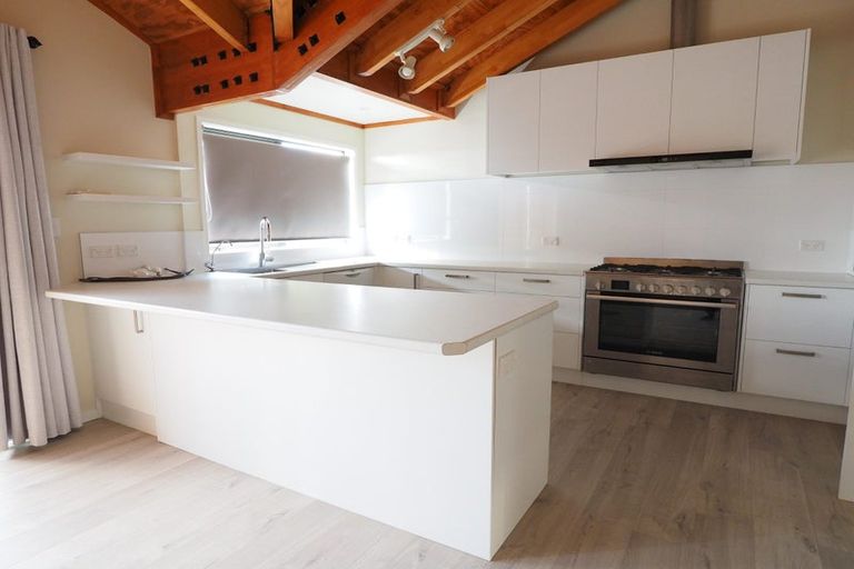 Photo of property in 9 Graven Court, Henderson, Auckland, 0612