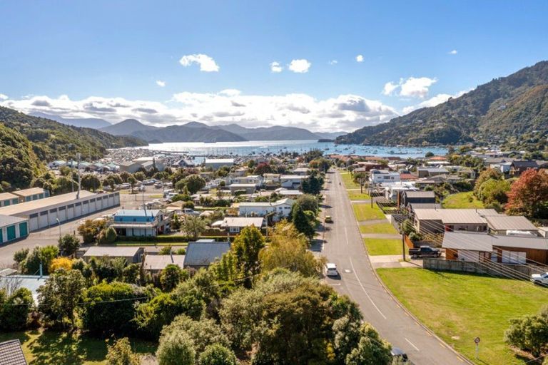 Photo of property in 5 Whitby Close, Waikawa, Picton, 7220