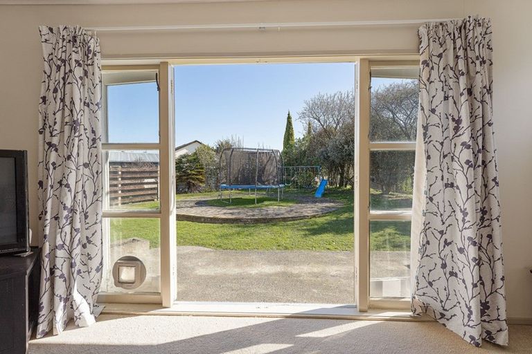 Photo of property in 6 Wairau Place, Kelvin Grove, Palmerston North, 4414