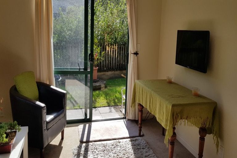 Photo of property in 9 Landvale Court, Browns Bay, Auckland, 0630