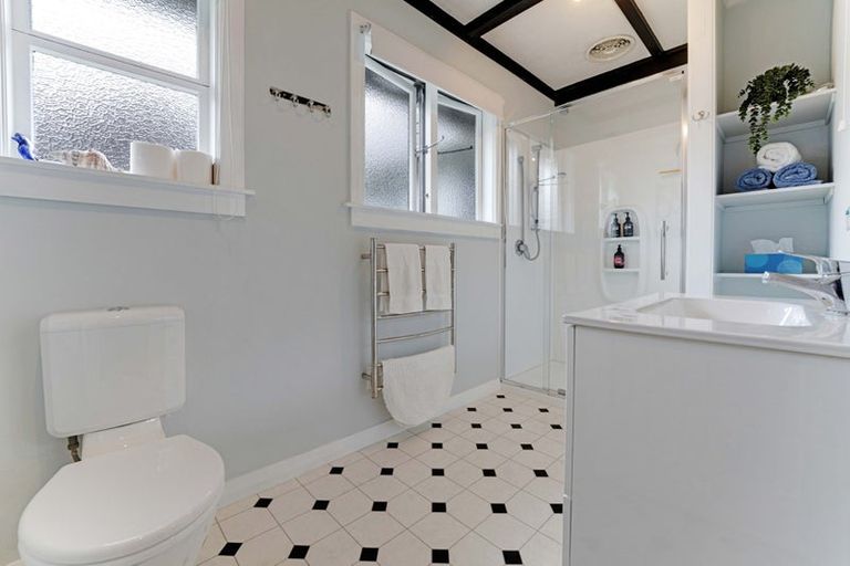 Photo of property in 81 Kiwi Esplanade, Mangere Bridge, Auckland, 2022