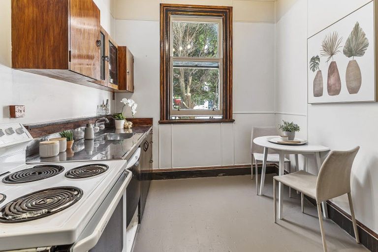 Photo of property in 18 Portland Crescent, Thorndon, Wellington, 6011