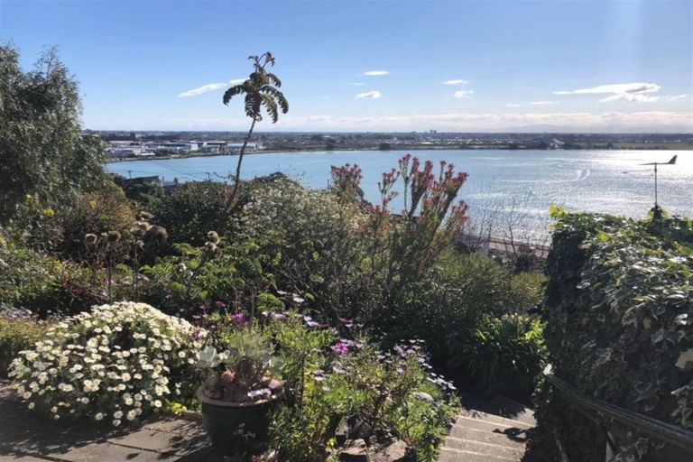 Photo of property in 23 The Brae, Mount Pleasant, Christchurch, 8081