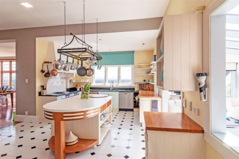 Photo of property in 85 Dyers Pass Road, Cashmere, Christchurch, 8022