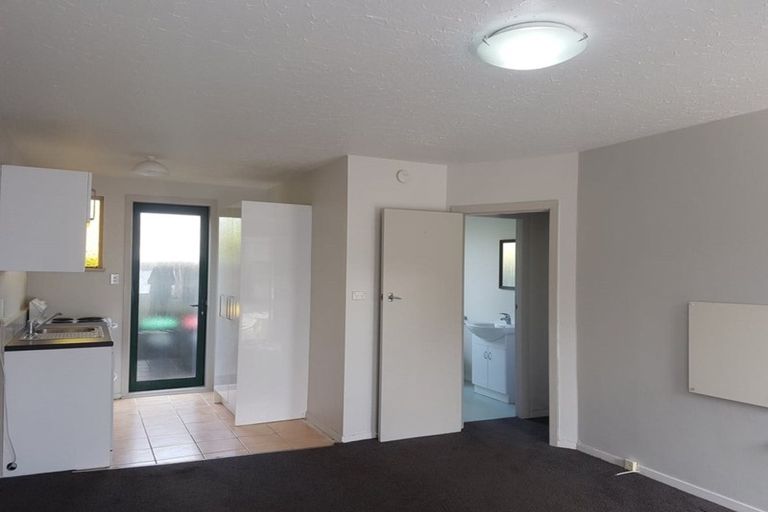 Photo of property in 55 Olliviers Road, Phillipstown, Christchurch, 8011