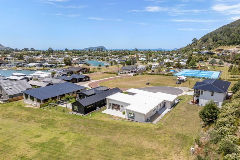 Photo of property in 16 Ian Hopper Way, Pauanui, 3579