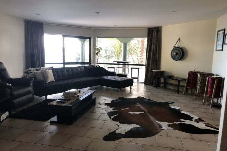 Photo of property in 100 Stanley Point Road, Stanley Point, Auckland, 0624