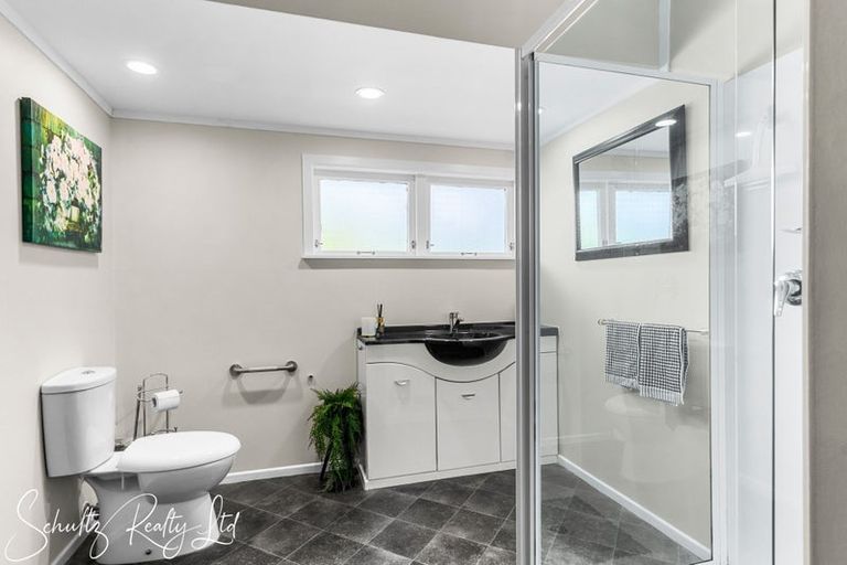 Photo of property in 25 Whaka Street, Maungaturoto, 0520