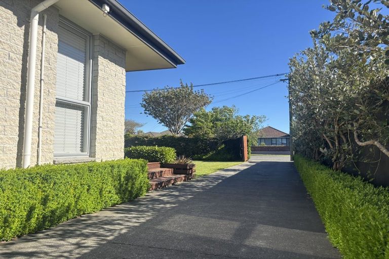 Photo of property in 92 Isleworth Road, Bishopdale, Christchurch, 8053