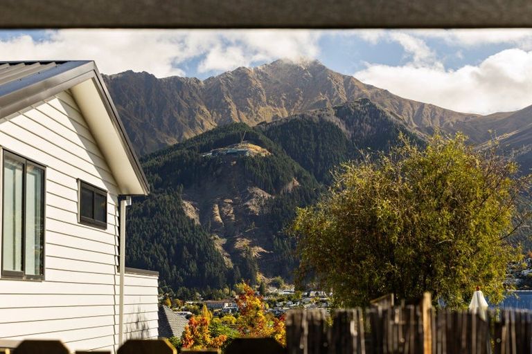 Photo of property in 1 Kelvin Place, Kelvin Heights, Queenstown, 9300