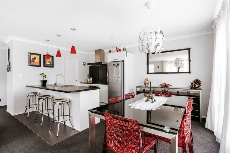 Photo of property in 68 Bert Wall Drive, Omokoroa, 3114