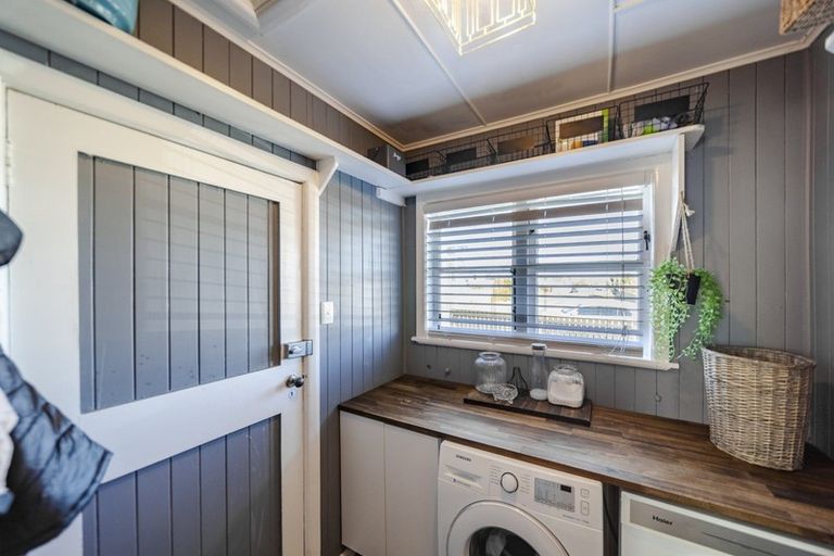 Photo of property in 2 Freyberg Terrace, Waipukurau, 4200