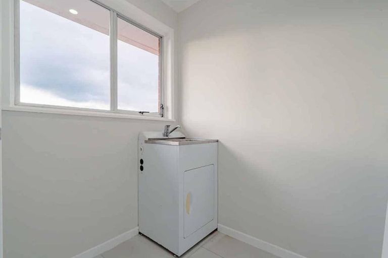 Photo of property in 15 Burndale Terrace, Manurewa, Auckland, 2102