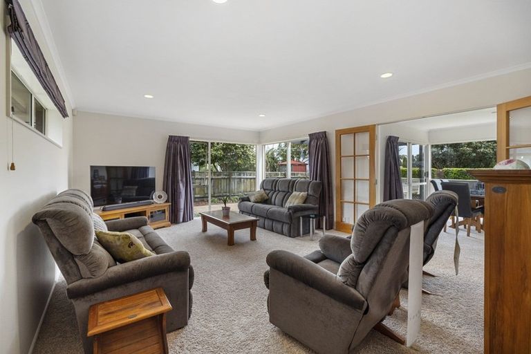 Photo of property in 17d Kinross Drive, Merrilands, New Plymouth, 4312