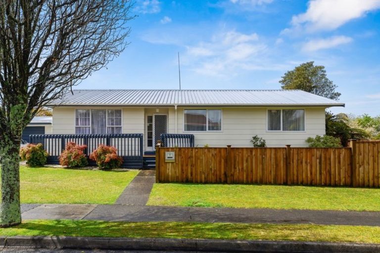 Photo of property in 1 Marcasite Place, Pukehangi, Rotorua, 3015