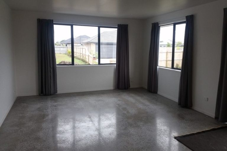 Photo of property in 12 Roto View, One Tree Point, 0118