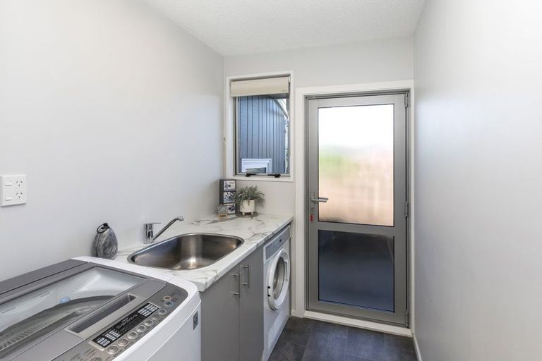 Photo of property in 43 Dunbarton Street, Redwood, Christchurch, 8051