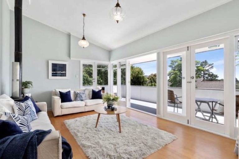 Photo of property in 2 Pine Hill Crescent, Browns Bay, Auckland, 0630