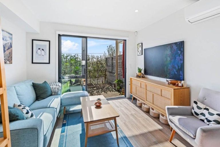 Photo of property in 8/35 Garadice Road, Rothesay Bay, Auckland, 0630