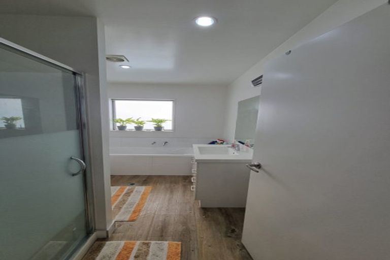 Photo of property in 26 Brashier Circle, Sunnyvale, Auckland, 0612