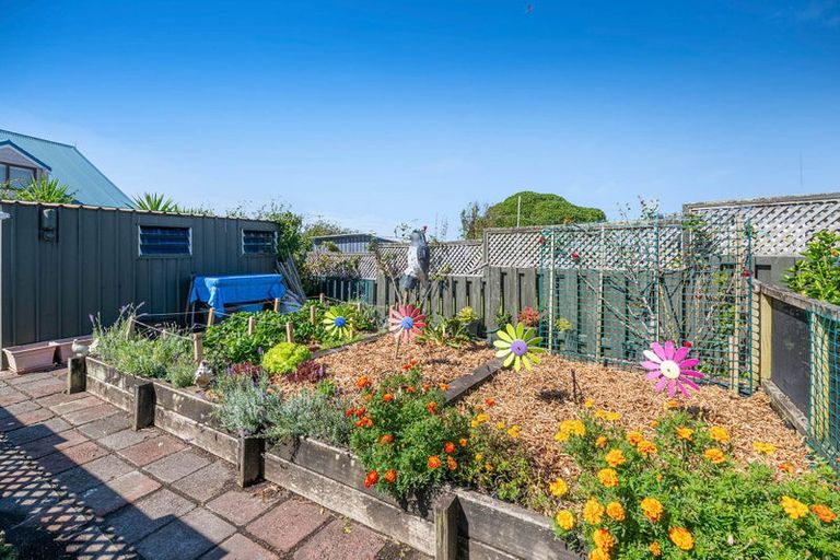 Photo of property in 19 Kahurangi Place, Snells Beach, 0920