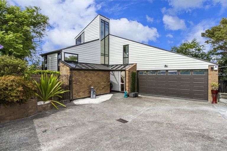 Photo of property in 2/20 Kiteroa Terrace, Rothesay Bay, Auckland, 0630