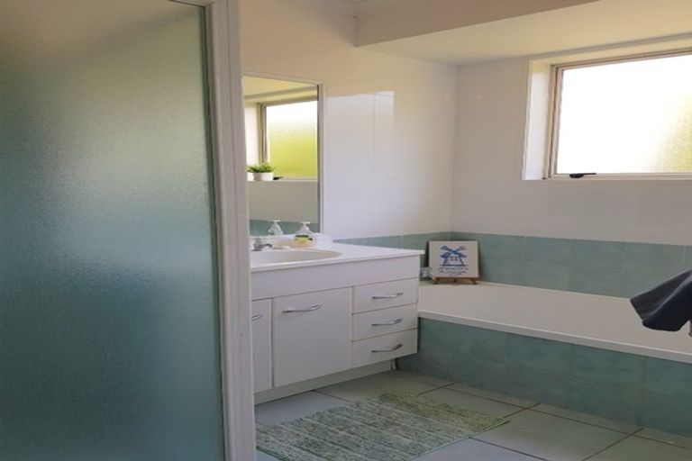 Photo of property in 42 Rathmar Drive, Manurewa, Auckland, 2105