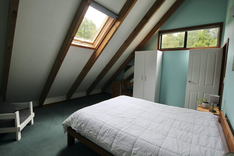 Photo of property in 2 Cascade Avenue, Waiatarua, Auckland, 0604