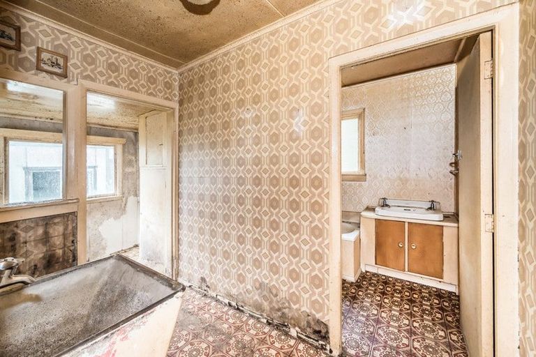 Photo of property in 10 Wairere Grove, Paraparaumu, 5032