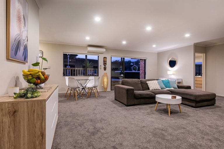 Photo of property in 22 Bradnor Meadows Drive, Swanson, Auckland, 0612