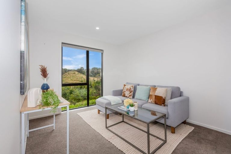 Photo of property in 40 Koreke Close, Kenepuru, Porirua, 5022