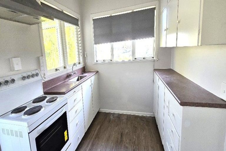 Photo of property in 1/24 Knights Road, Rothesay Bay, Auckland, 0630