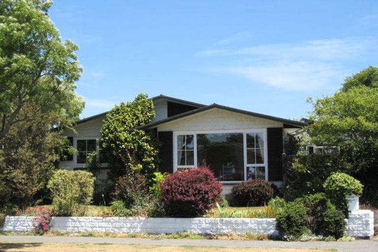 Photo of property in 33 Delaware Crescent, Russley, Christchurch, 8042