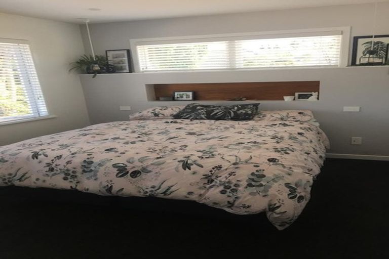 Photo of property in 12 Alston Avenue, Kelston, Auckland, 0602