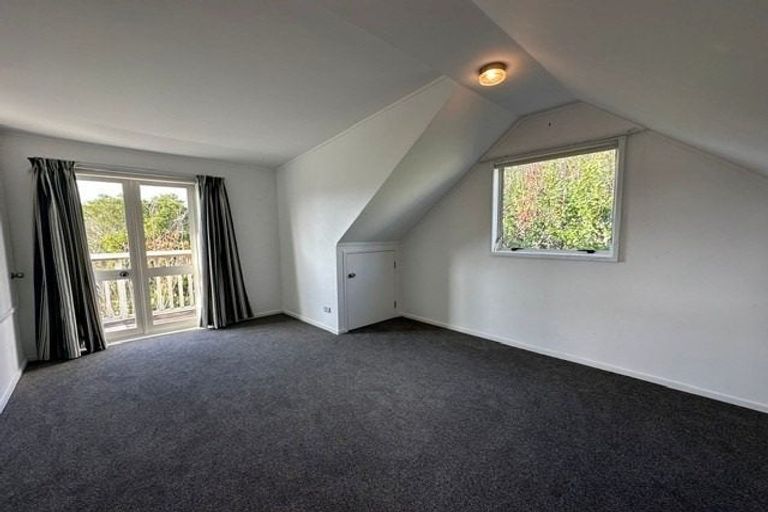 Photo of property in 2/49 Aeroview Drive, Beach Haven, Auckland, 0626