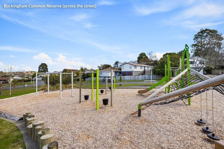 Photo of property in 5 Elizabeth Drive, West Harbour, Auckland, 0618