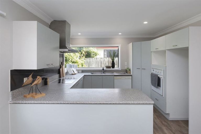 Photo of property in 122b Yaldhurst Road, Sockburn, Christchurch, 8042