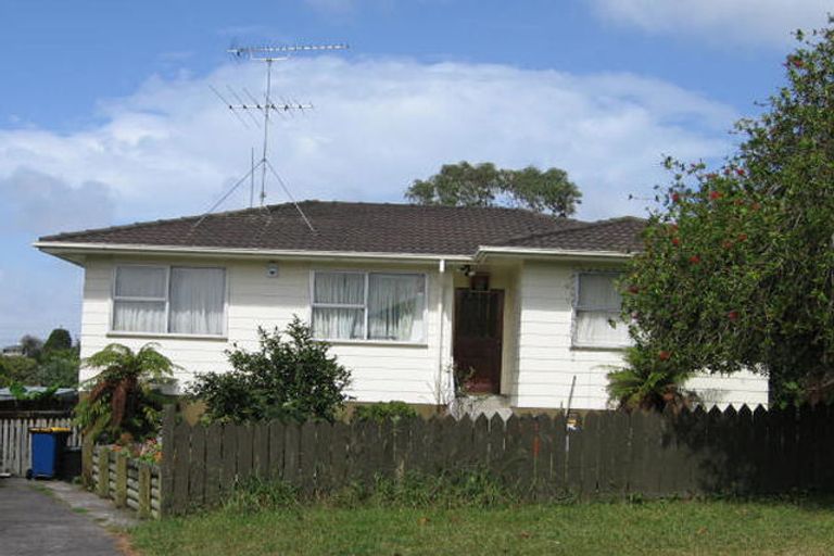 Photo of property in 4 Karo Place, Glendene, Auckland, 0602
