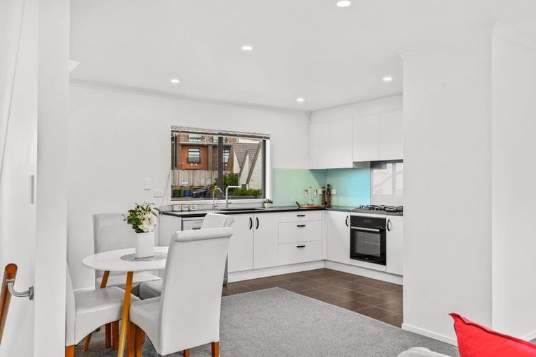 Photo of property in St Claire Village, 10/172 Mcleod Road, Te Atatu South, Auckland, 0610