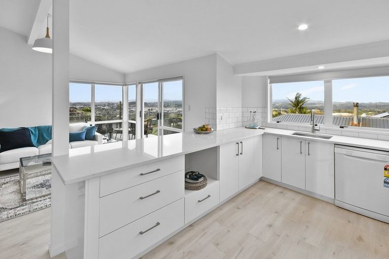 Photo of property in 1 Tremen Place, Pukekohe, 2120