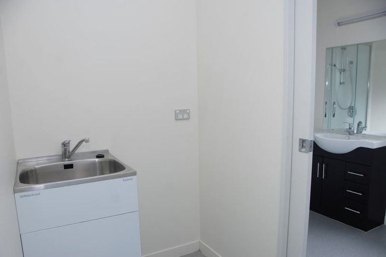 Photo of property in 559b Glenfield Road, Glenfield, Auckland, 0629