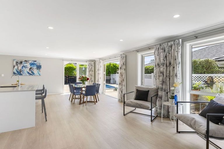 Photo of property in 13 Dida Park Drive, Kumeu, 0810