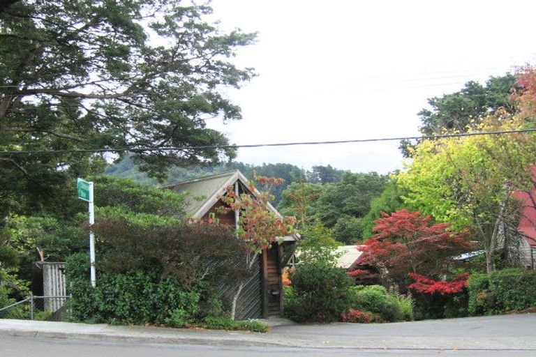 Photo of property in 86 Blue Mountains Road, Pinehaven, Upper Hutt, 5019