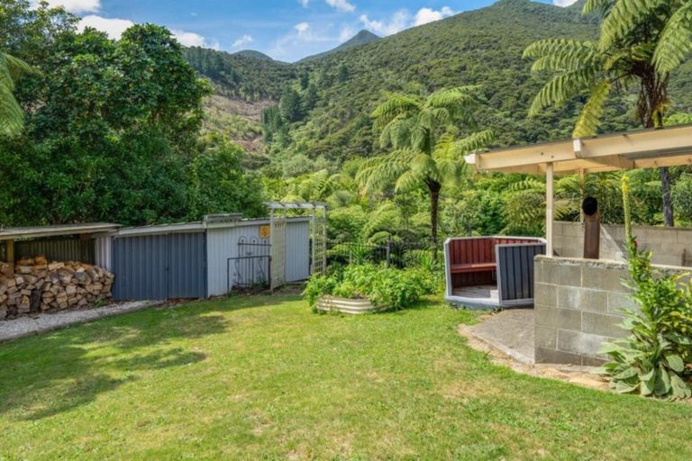 Photo of property in 6 Orchard Lane, Okiwi Bay, French Pass, 7193