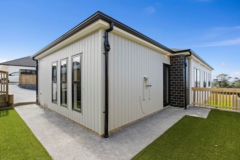 Photo of property in 85b Lake Panorama Drive, Henderson Valley, Auckland, 0614