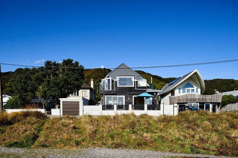 Photo of property in 147 Marine Parade, Eastbourne, Lower Hutt, 5013