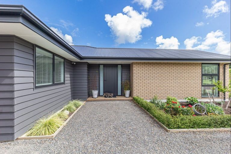 Photo of property in 33 Ohau Terraces, Ohau, 5570