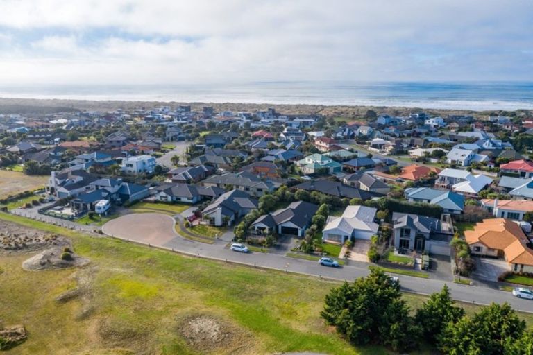 Photo of property in 6 Seacroft Place, Waimairi Beach, Christchurch, 8083
