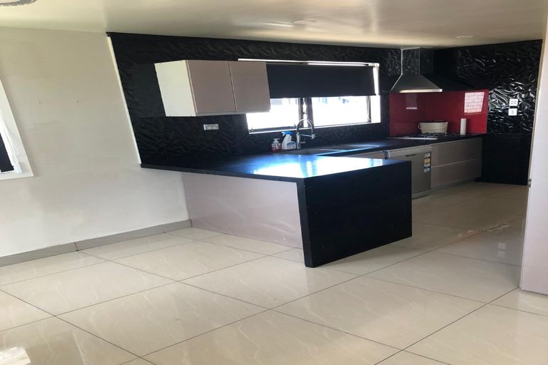 Photo of property in 14 Serrano Place, Clover Park, Auckland, 2023